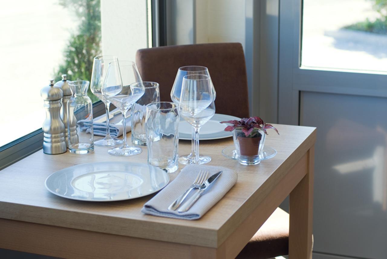 Logis Hotel Restaurant De La Madeleine Commercy Buitenkant foto